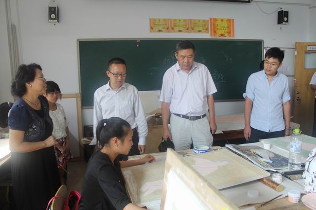 山东省美术馆副馆长、著名画家王建国一行应邀来竟博电竞官网参观交流
